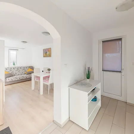 شقة Zidanica Med Trtami Dvor