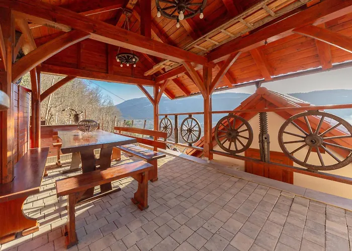 Zidanica Med Trtami *